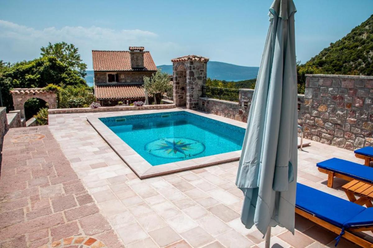 Luxury 1-bedroom house in Tivat for rent 5