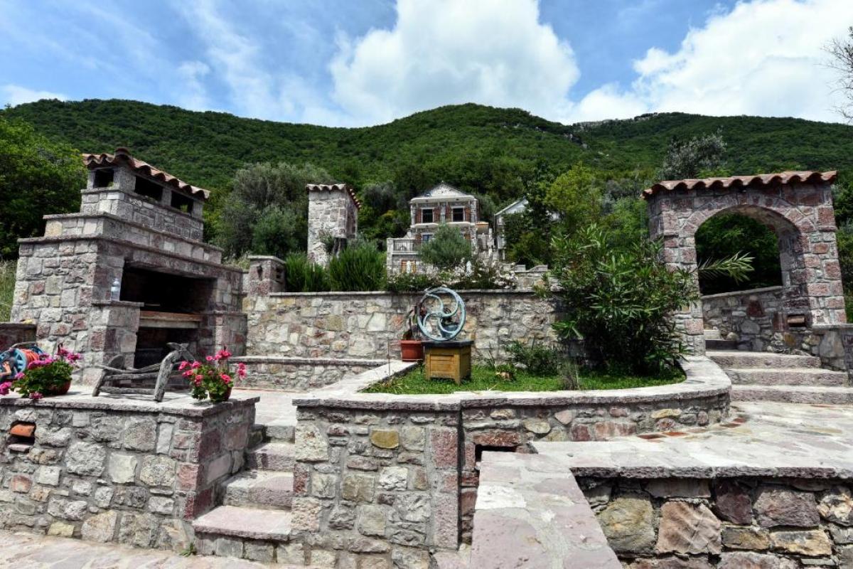 Luxury 1-bedroom house in Tivat for rent 6