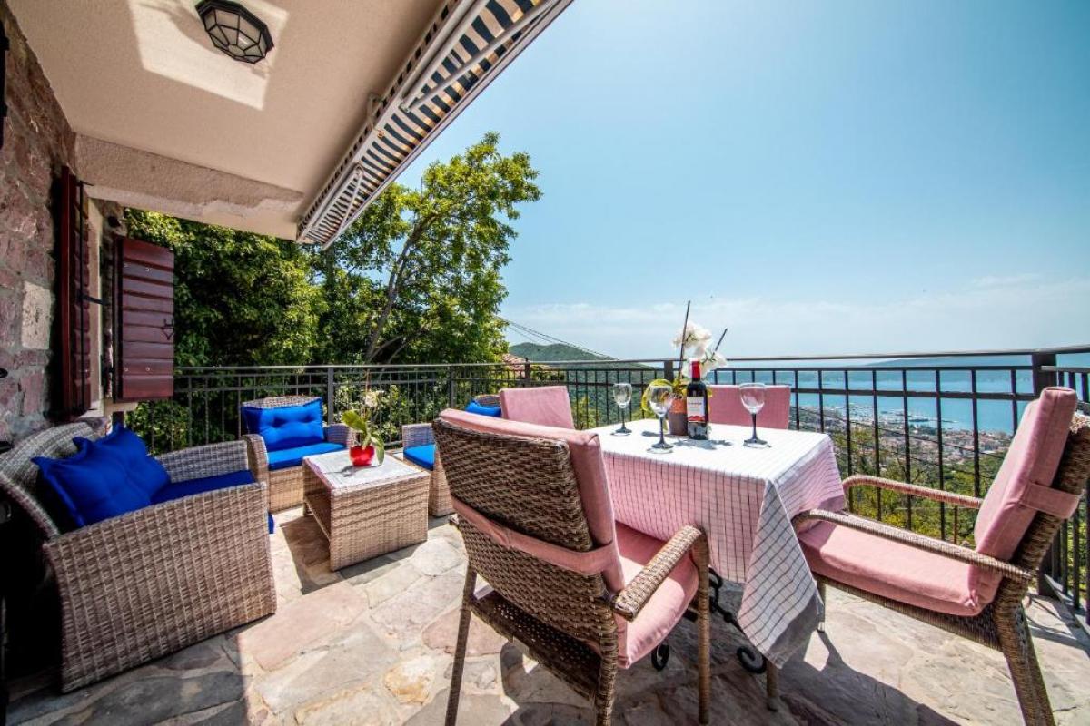 Luxury 1-bedroom house in Tivat for rent 7