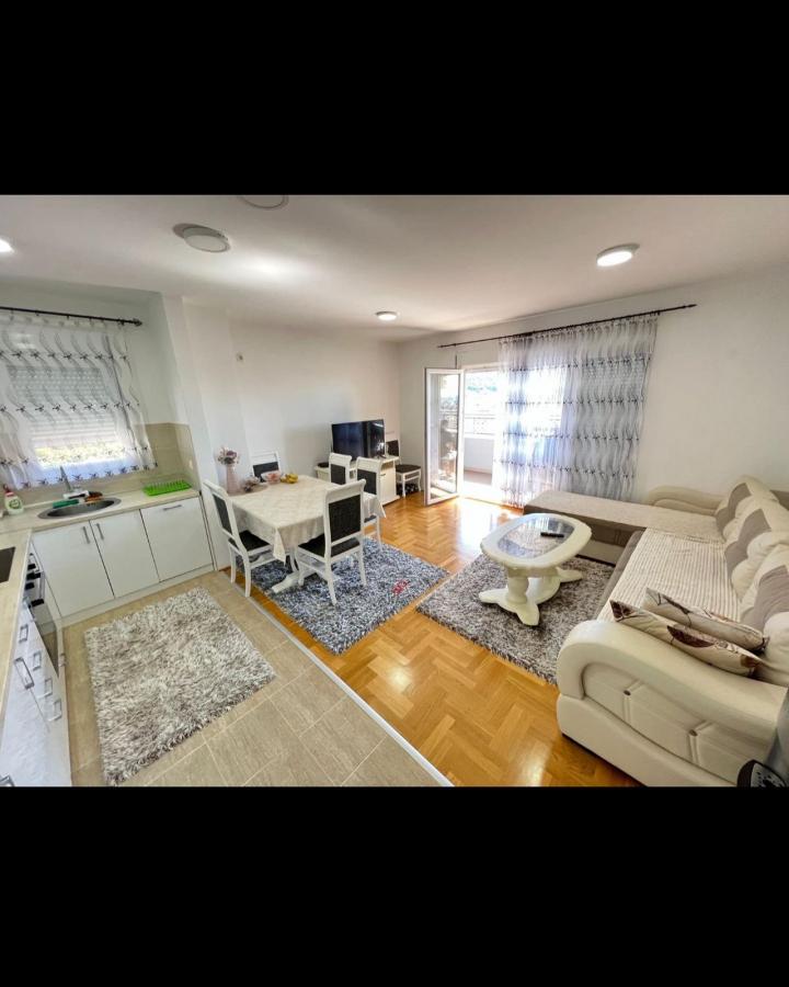 Fully furnished 3-bedroom apartment with a sea view in Budva for sale 2