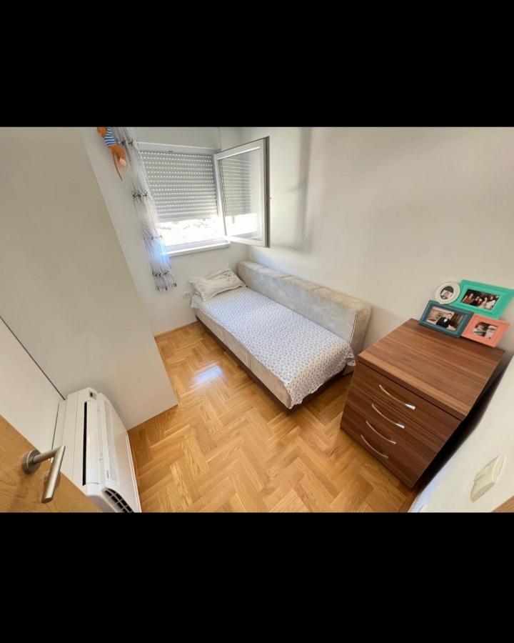 Fully furnished 3-bedroom apartment with a sea view in Budva for sale 11