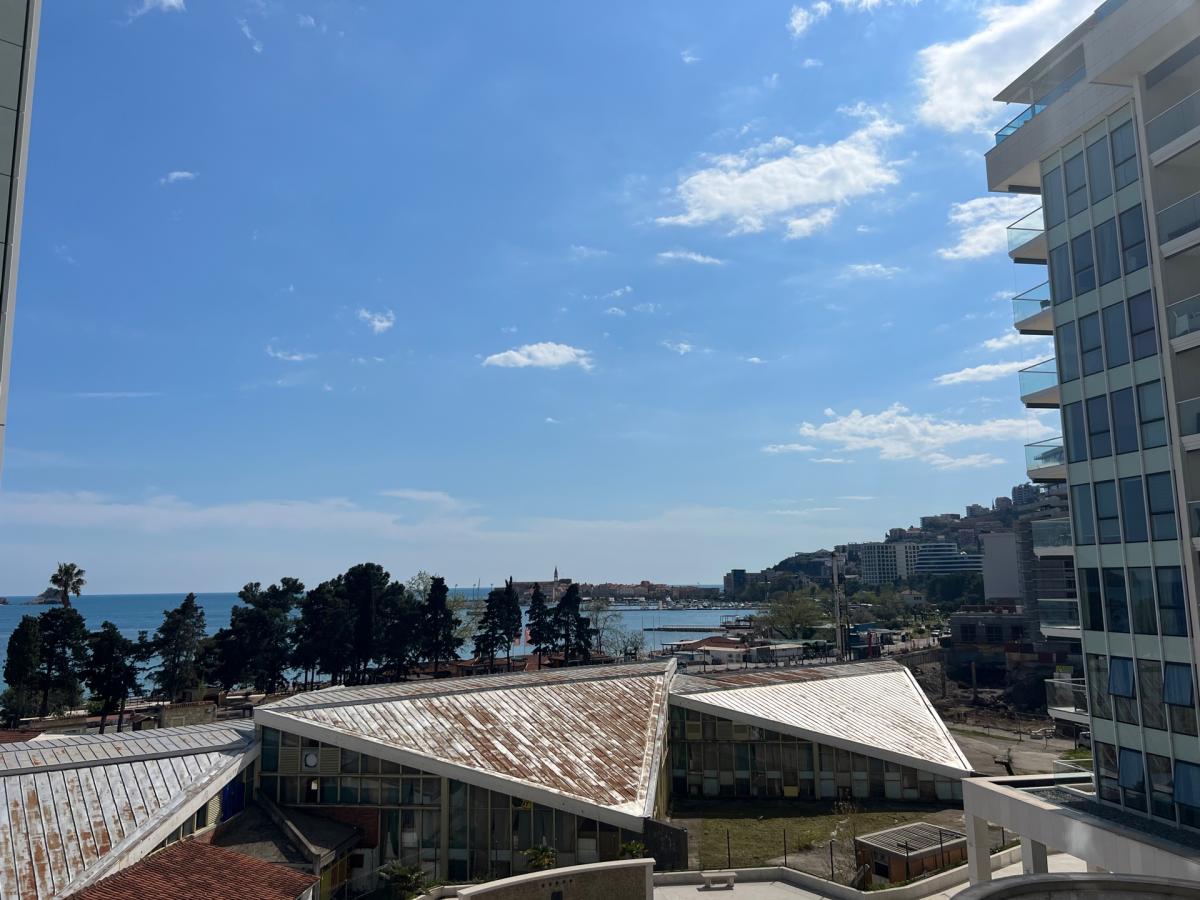 Luxury 1-bedroom apartment in Budva is for rent 10