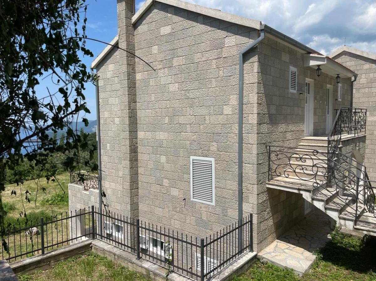 Exclusive villa with a beautiful view of the sea in Budva is for sale 2