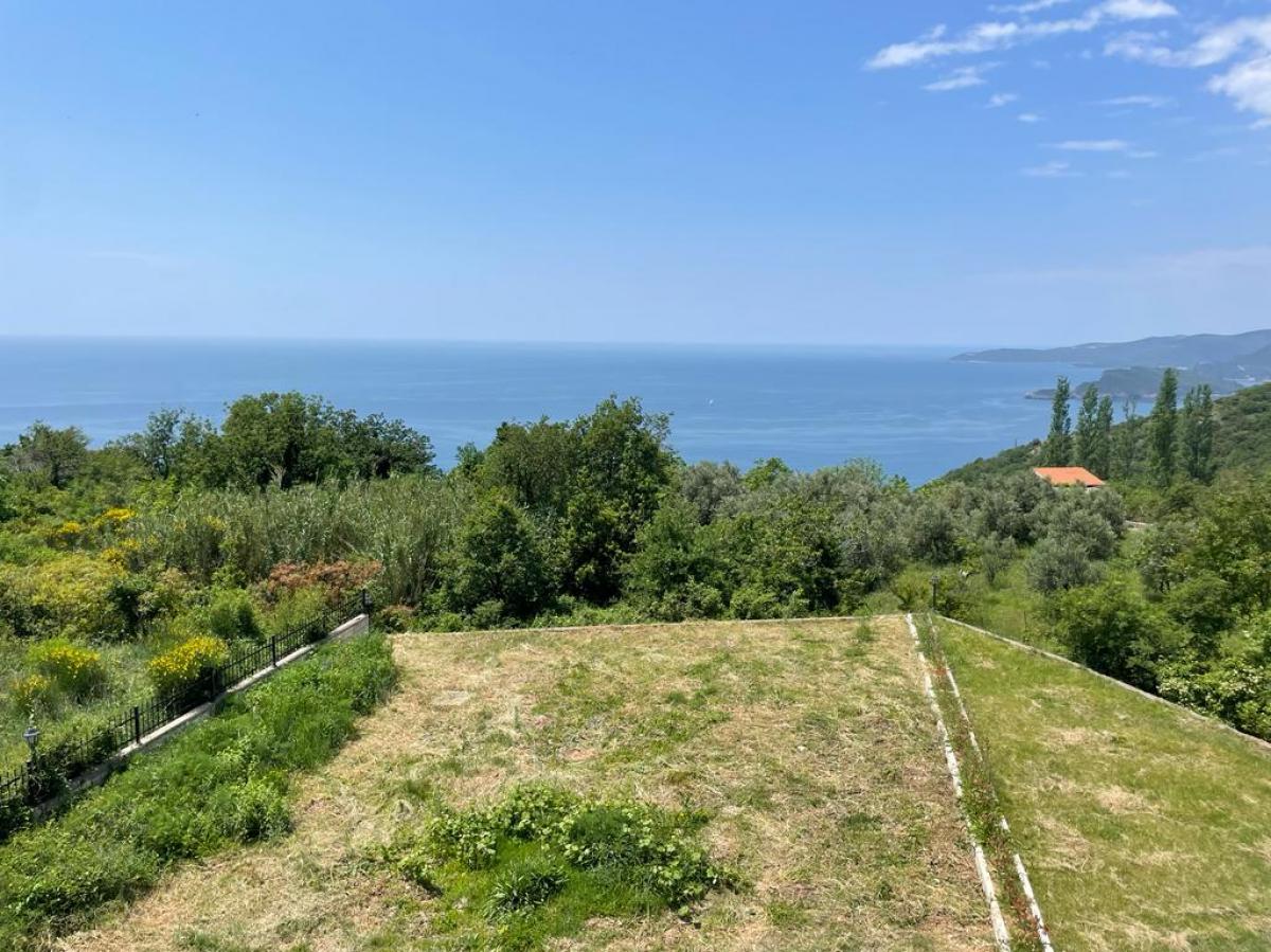 Exclusive villa with a beautiful view of the sea in Budva is for sale 3