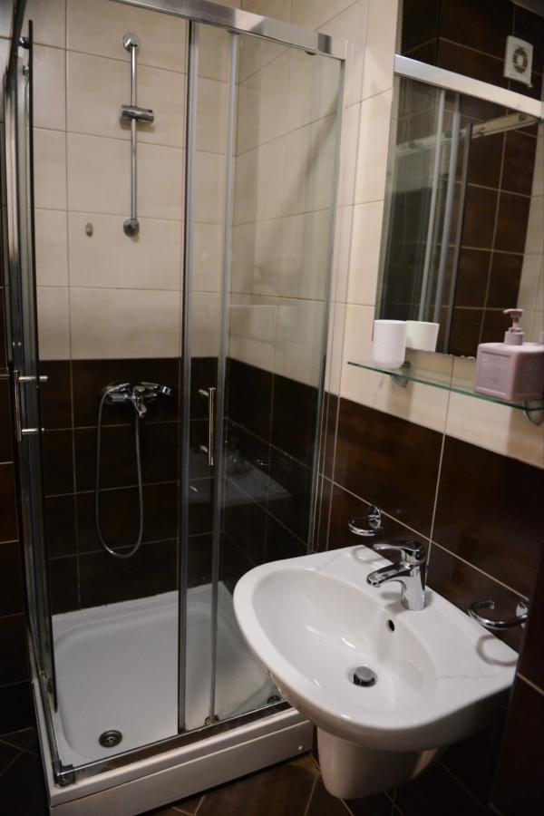 Modern 1-bedroom apartment in an excellent location in Budva for sale 5