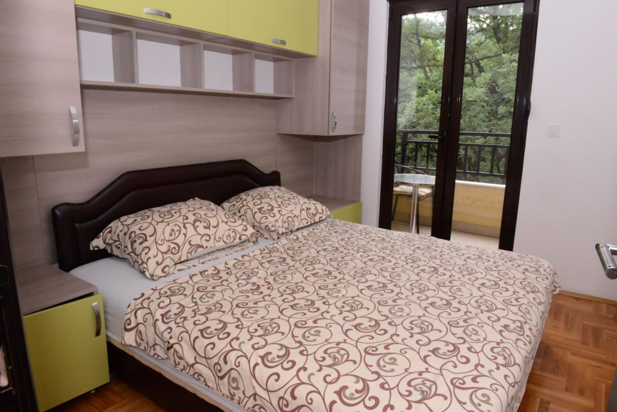 Modern 1-bedroom apartment in an excellent location in Budva for sale 10