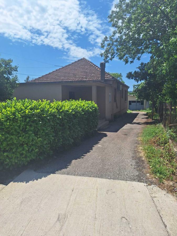Urbanized plot with a house in an excellent location in Podgorica is for sale 2