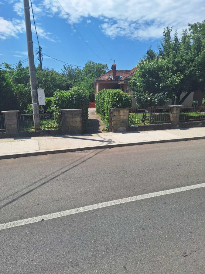 Urbanized plot with a house in an excellent location in Podgorica is for sale 4