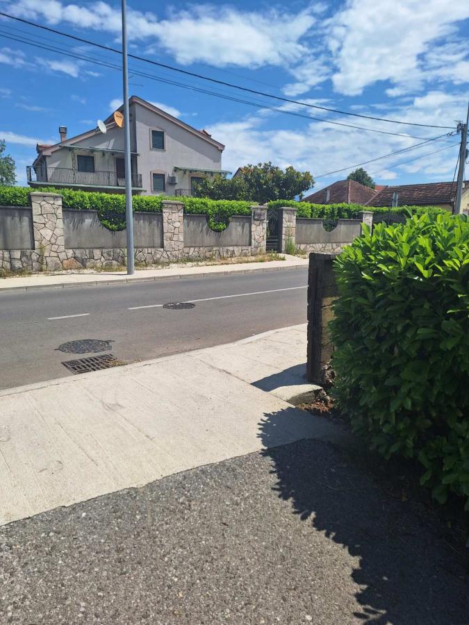 Urbanized plot with a house in an excellent location in Podgorica is for sale 5