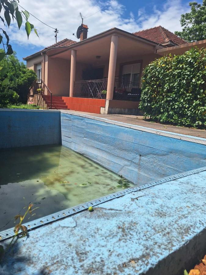 Urbanized plot with a house in an excellent location in Podgorica is for sale 6