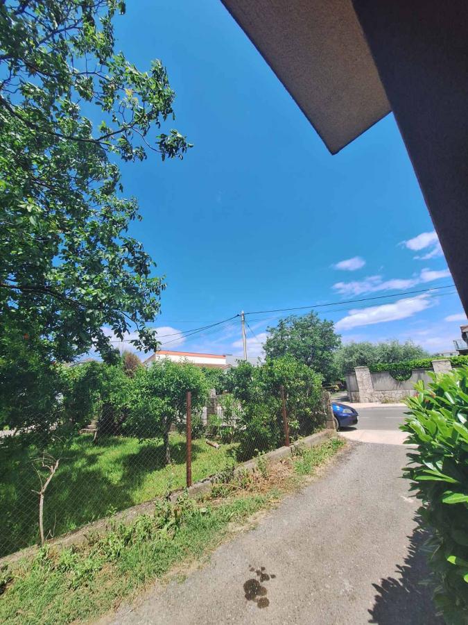 Urbanized plot with a house in an excellent location in Podgorica is for sale 7