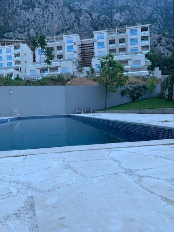 Četvorosoban stan u Kotoru, 403m²