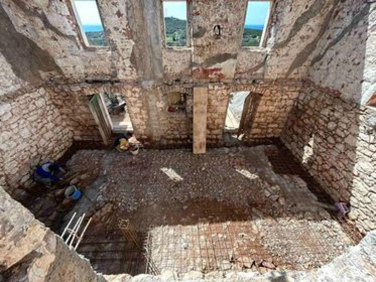 Luxury villa with a swimming pool in Kotor for sale 2