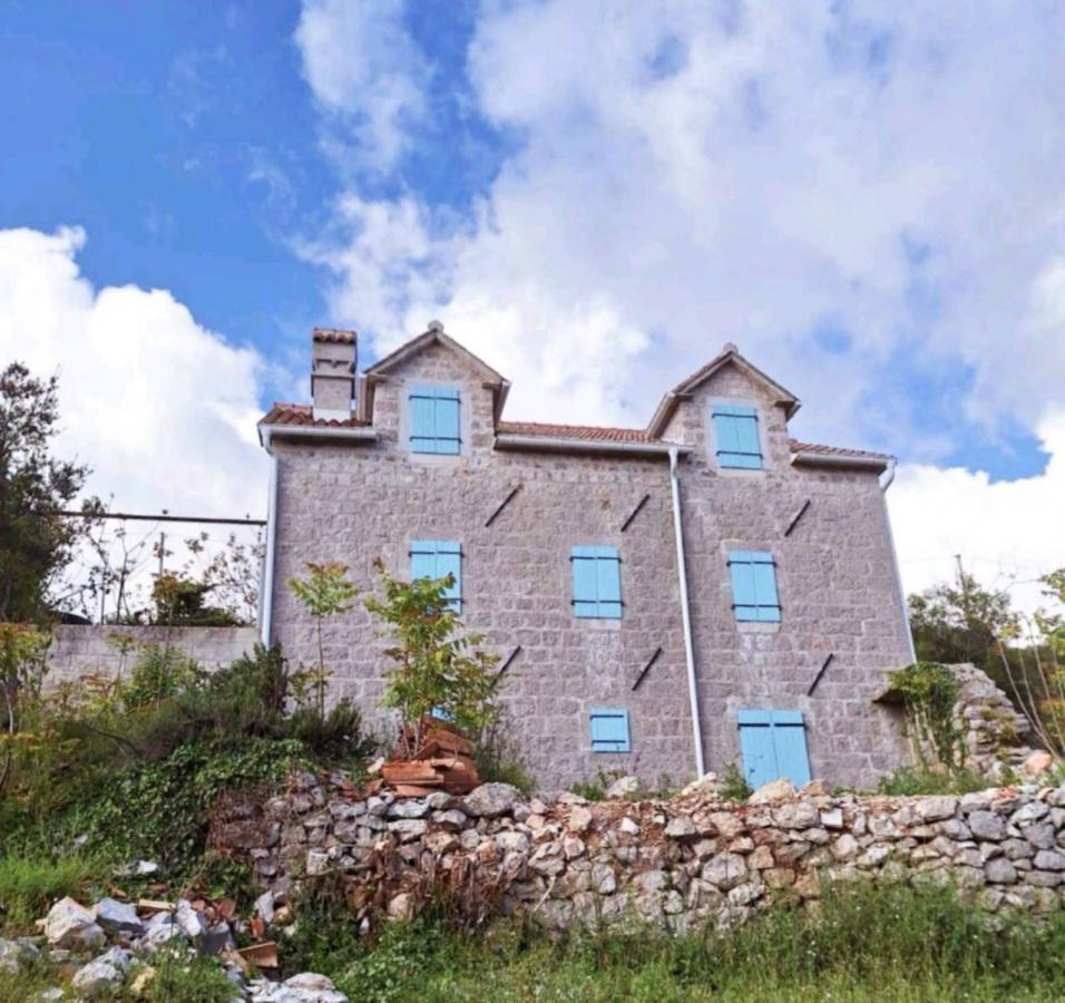 Luxury villa with a swimming pool in Kotor for sale 11