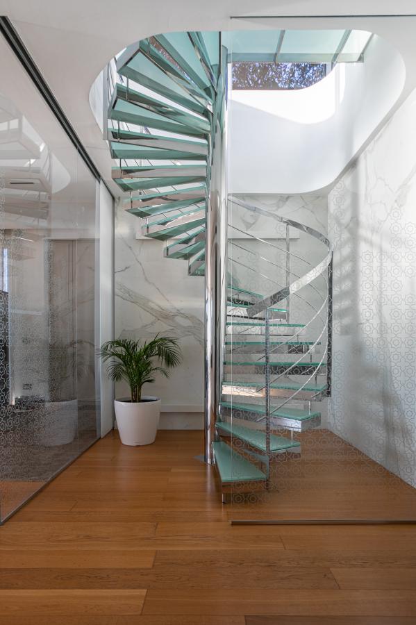 Gorgeous 2 bedroom Penthouse in Dukley Long term rent 12