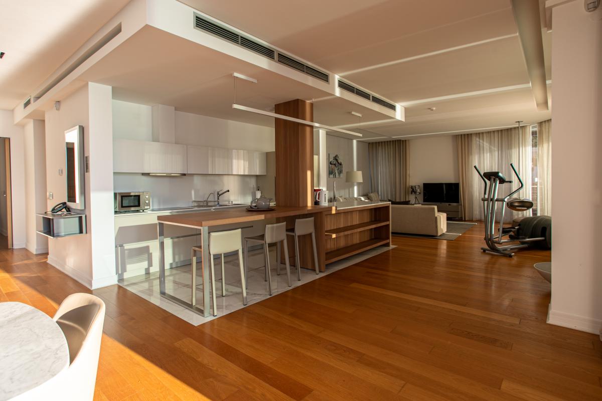 Gorgeous 2 bedroom Penthouse in Dukley Long term rent 18