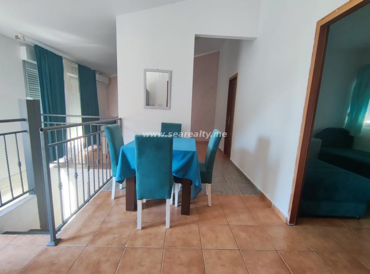 Trosoban stan u Budvi, 100m² 2