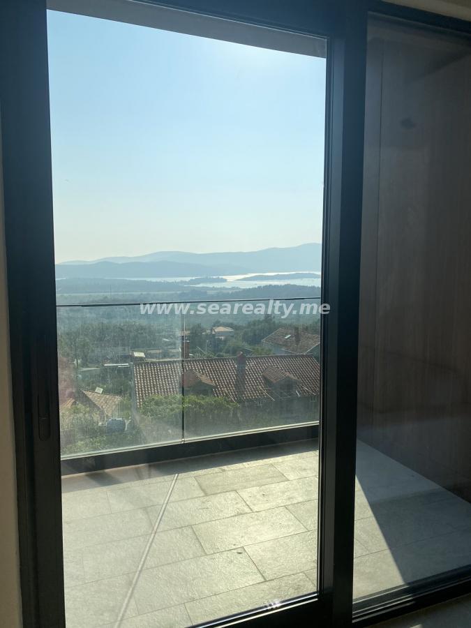 Beautiful apartment in the forest with a view of the sea of the Tivat Bay, the islands of Our Lady of Mercy and the Island of Flowers 6