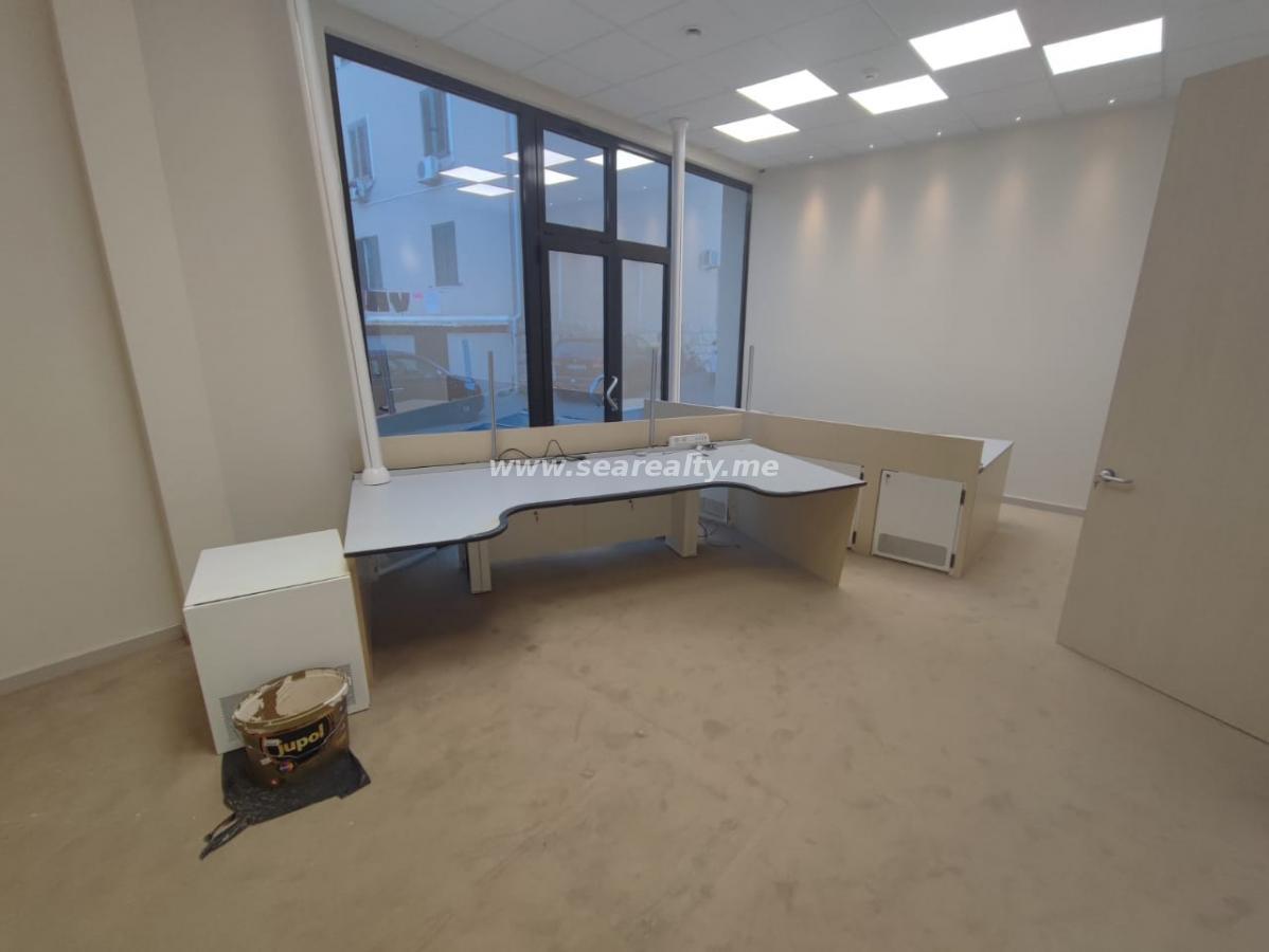 Poslovni prostor u Tivtu, 220m²