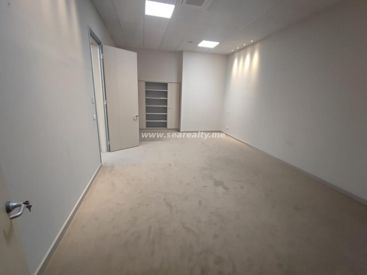 Poslovni prostor u Tivtu, 220m² 2