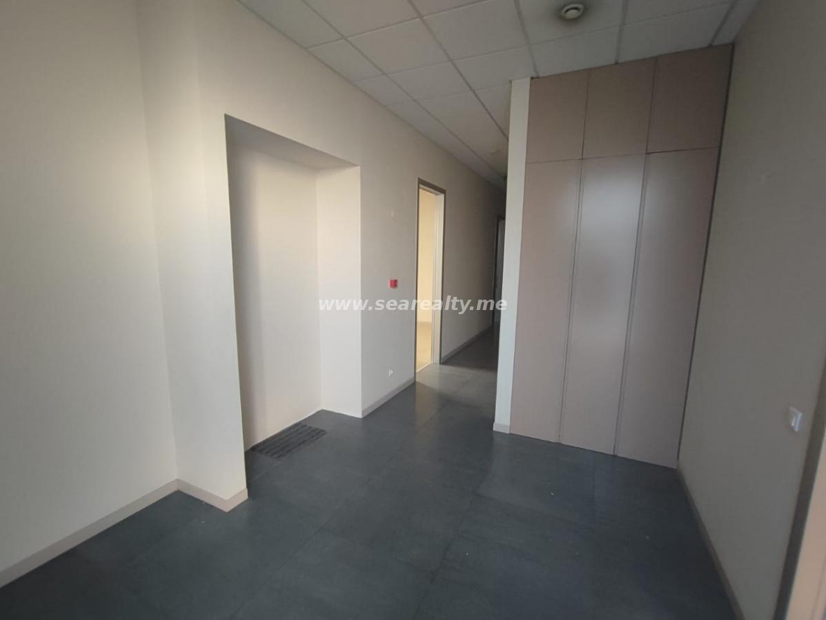Poslovni prostor u Tivtu, 220m² 4