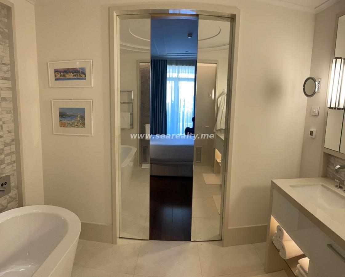 Luxurious One-Bedroom Apartment in the Heart of Porto Montenegro, for sale 3