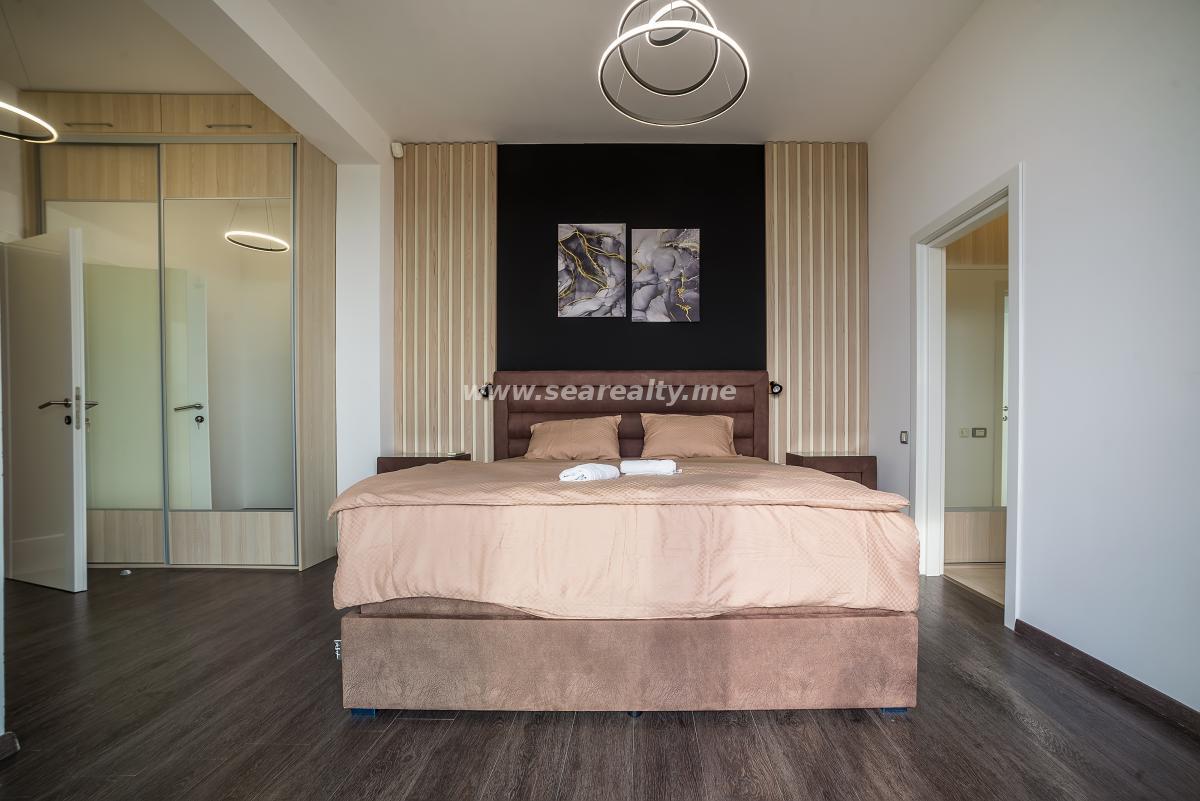 Kuća u Tivtu, 280m² 54