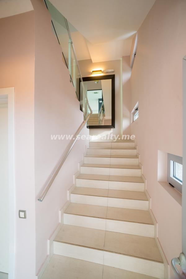 Kuća u Tivtu, 280m² 60