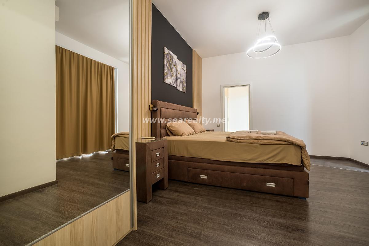 Kuća u Tivtu, 280m² 71