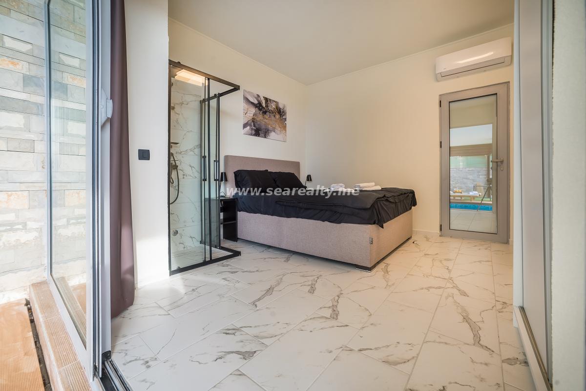 Kuća u Tivtu, 280m² 72