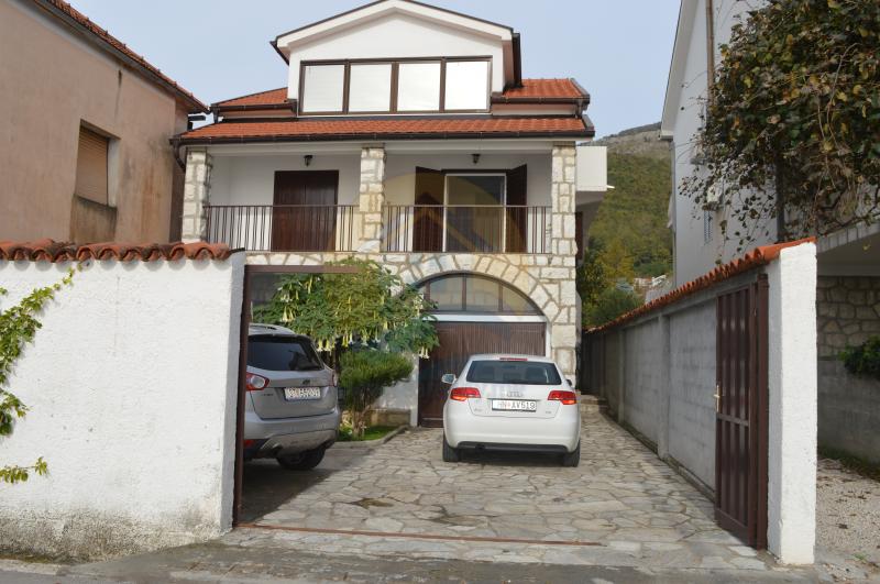 Kuća u Herceg Novom, 300m²
