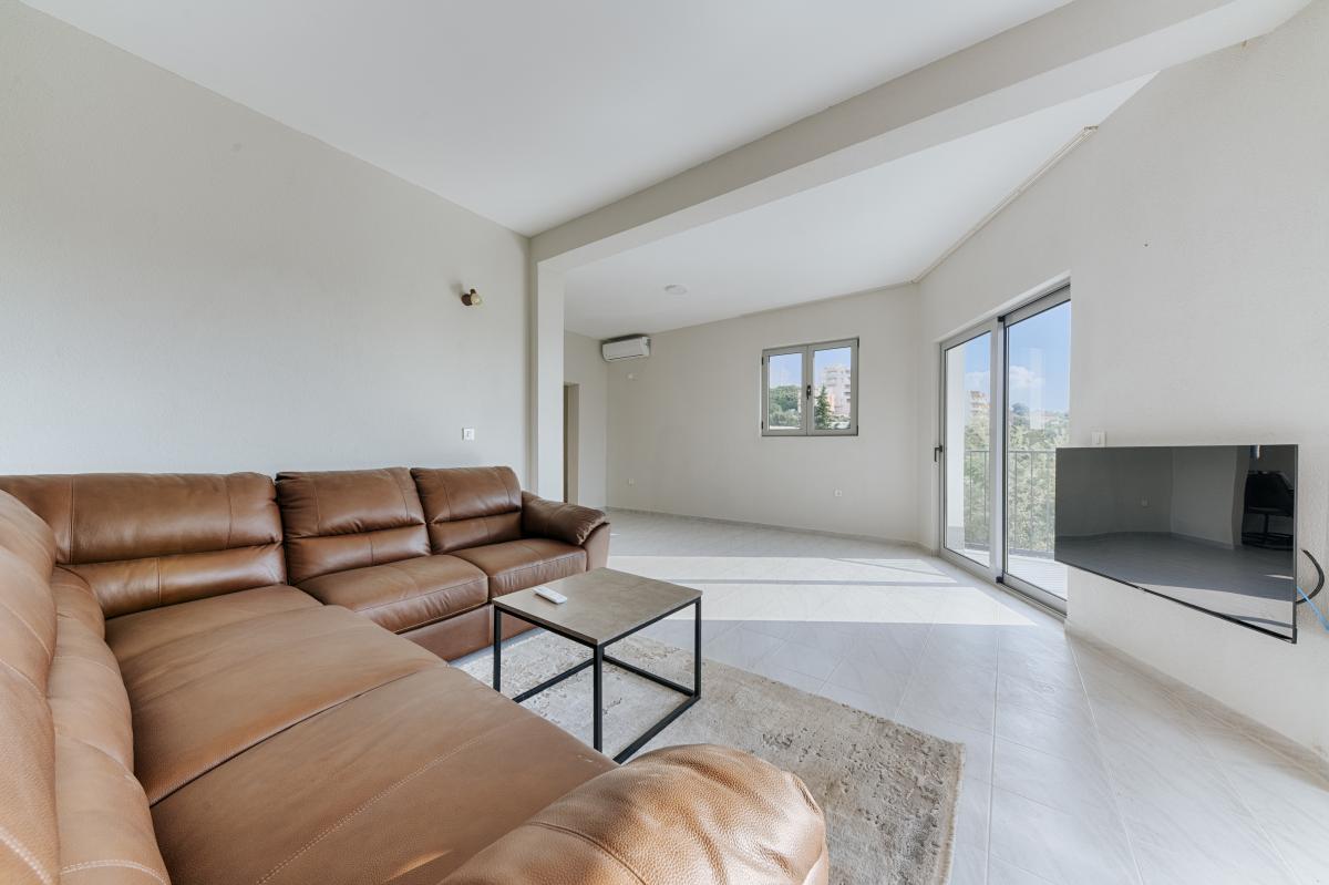 Kuća u Baru, 250m²