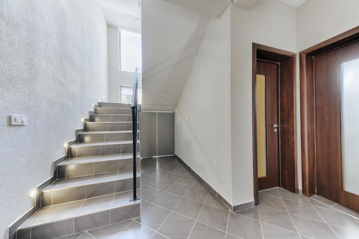 Kuća u Baru, 250m² 11