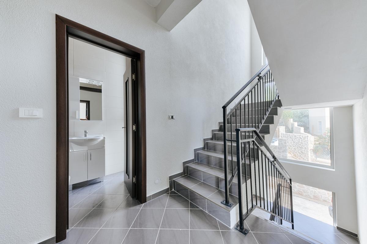 Kuća u Baru, 250m² 13