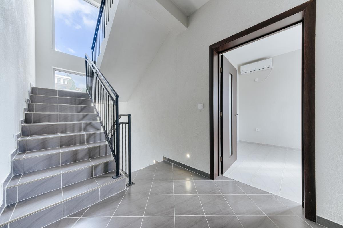 Kuća u Baru, 250m² 15