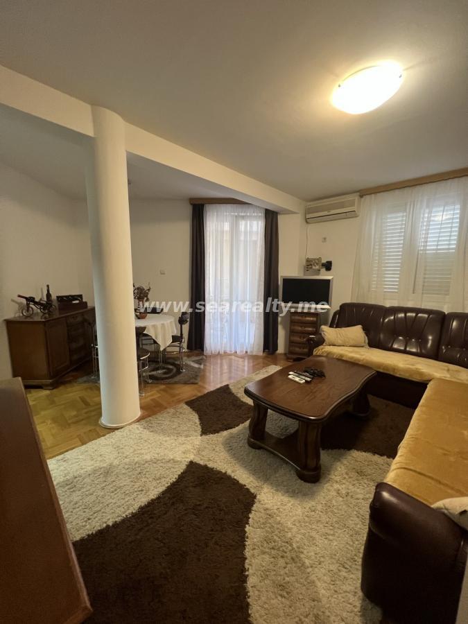 Stan u Budvi, 53m²