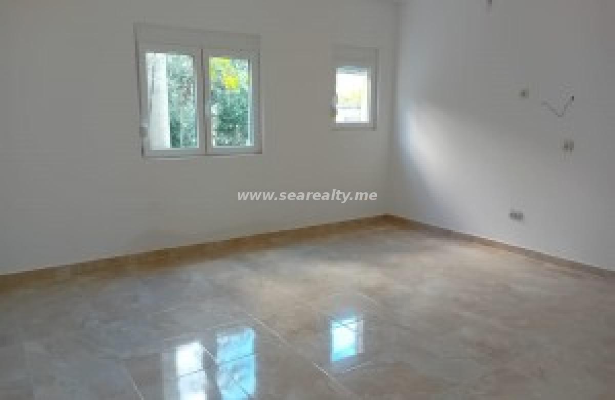 Apartment for Sale, Bijela 3