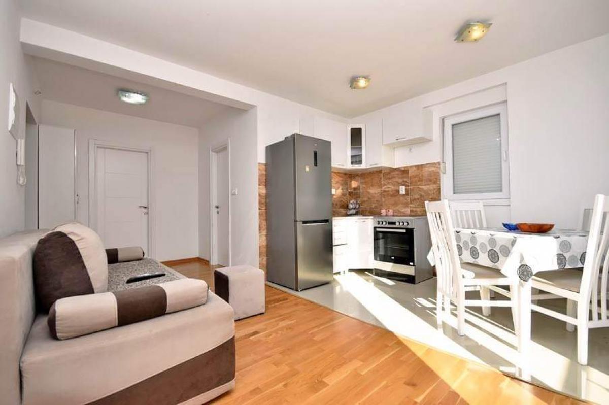Dvoiposoban stan u Herceg Novom, 55m² 18