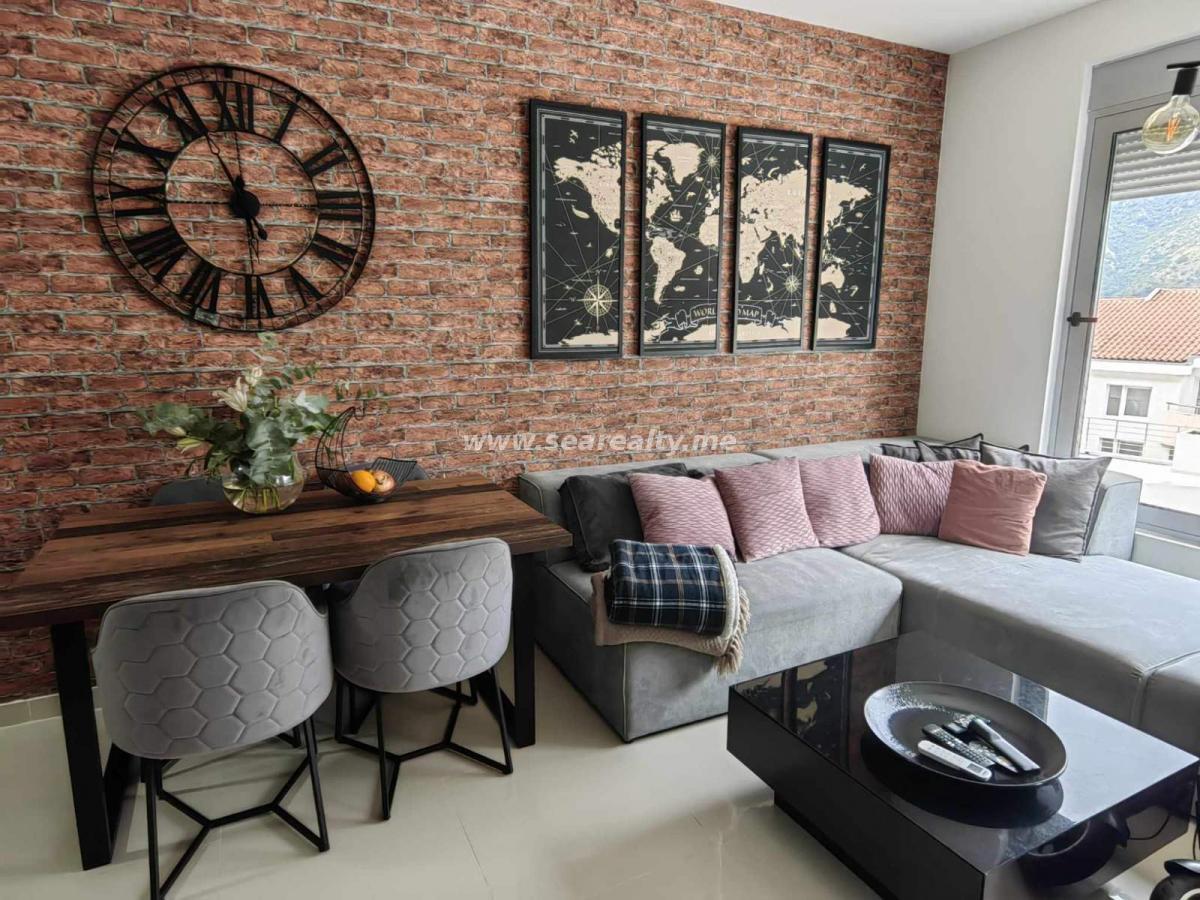Sale - Modern One-Bedroom Apartment with Sea View 12