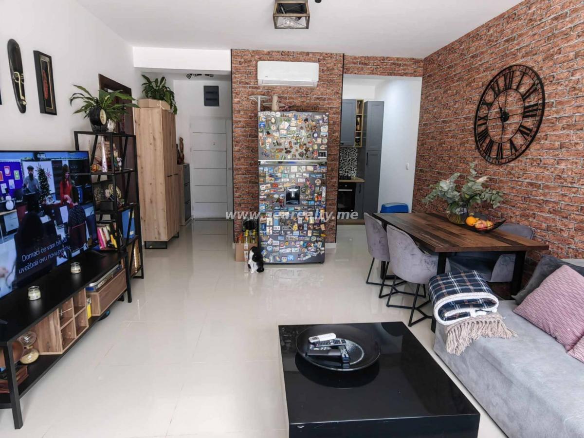 Sale - Modern One-Bedroom Apartment with Sea View 28
