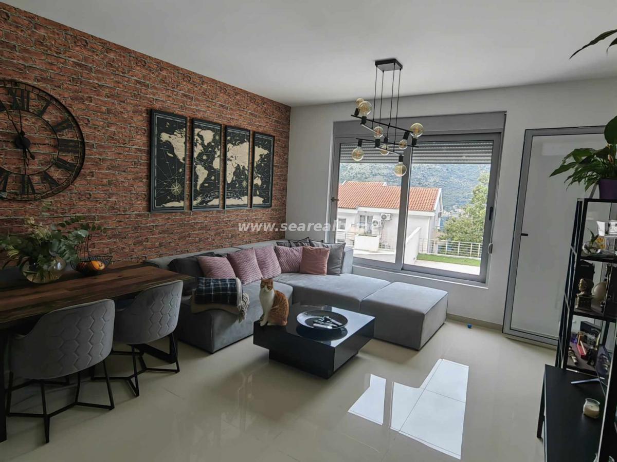 Sale - Modern One-Bedroom Apartment with Sea View 31