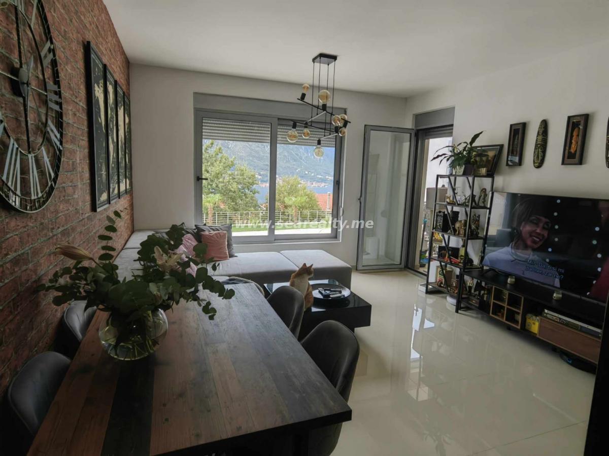Sale - Modern One-Bedroom Apartment with Sea View 32