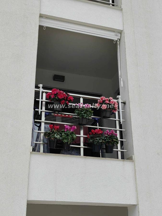 Sale - Modern One-Bedroom Apartment with Sea View 6