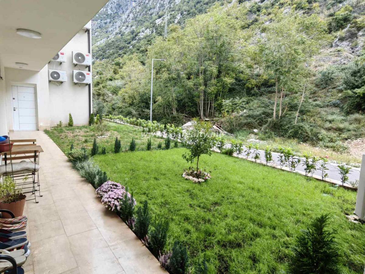 Sale - Modern One-Bedroom Apartment with Sea View 9