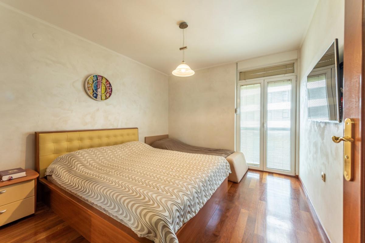 Elegant apartment 49 m2 for sale, Budva, 100 m away from the sea 11