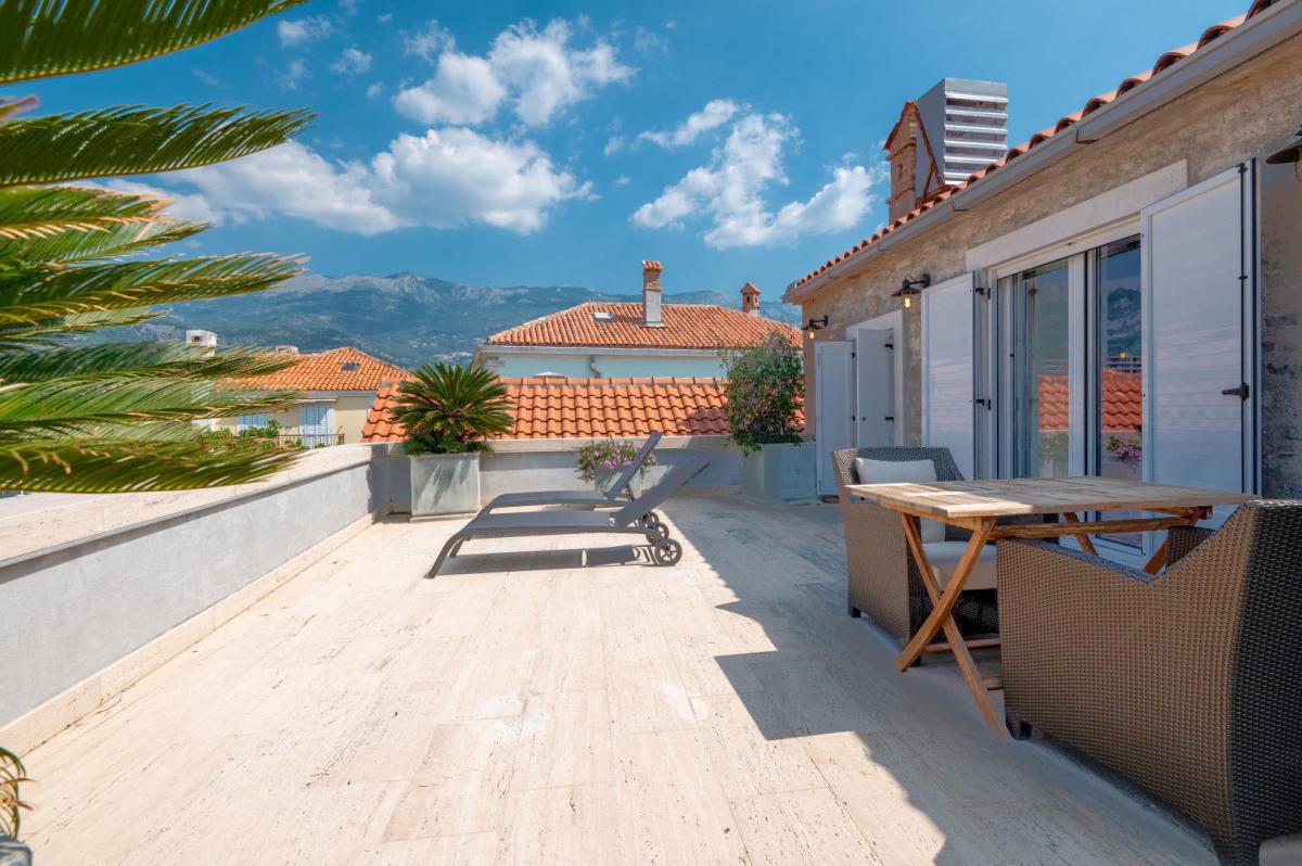 Elegant apartment 49 m2 for sale, Budva, 100 m away from the sea 14