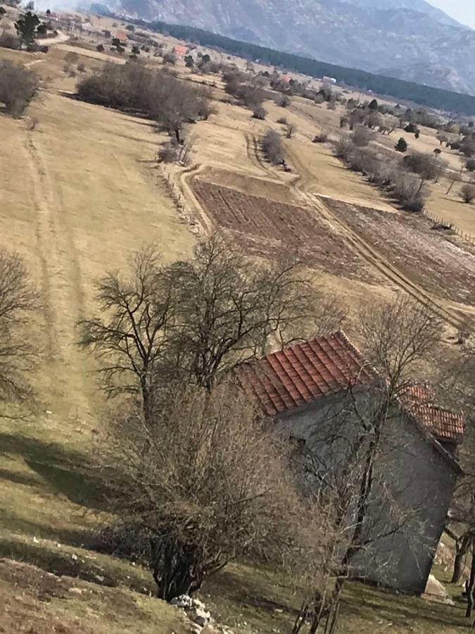 Plac u Nikšiću, 0m² 2