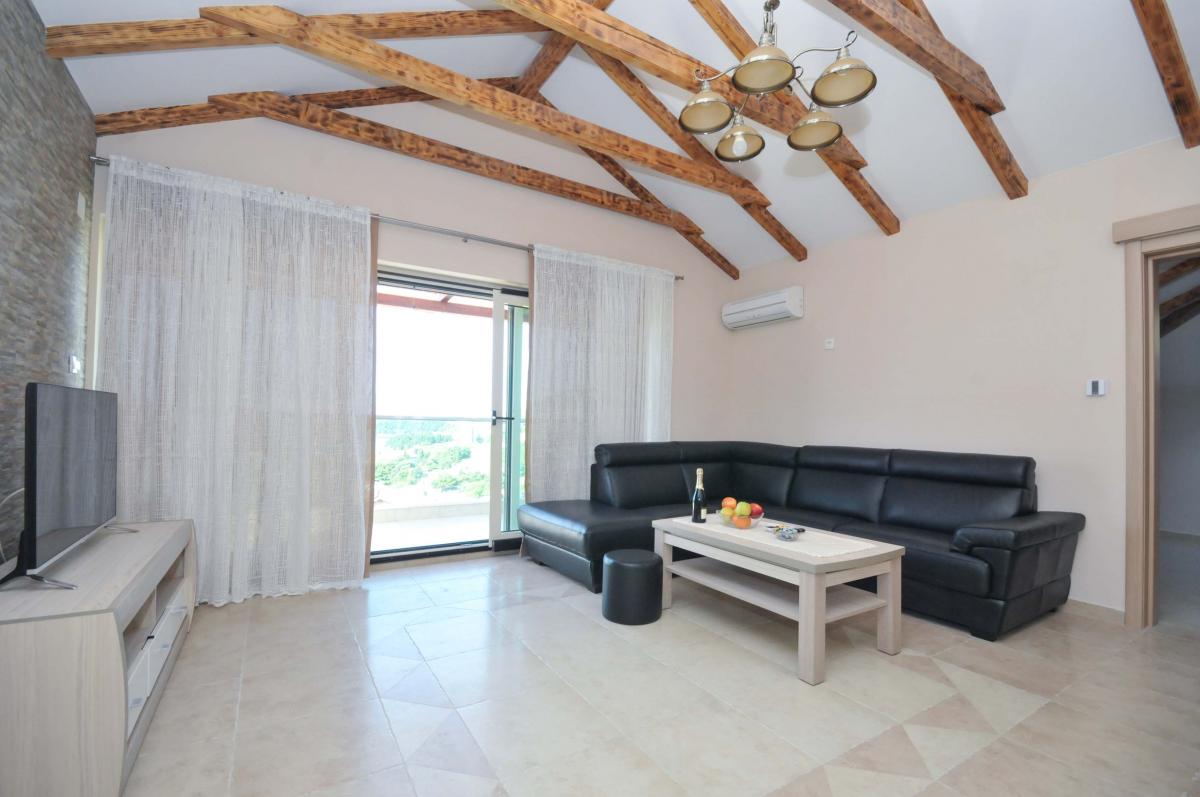 Višesoban stan u Budvi, 137m² 3