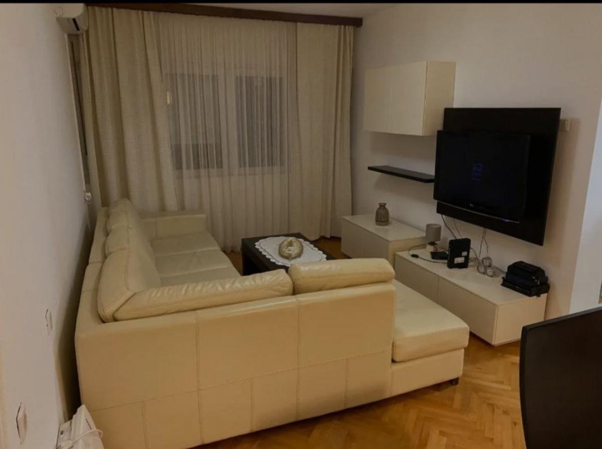 Dvosoban stan u Tivtu, 68m² 10