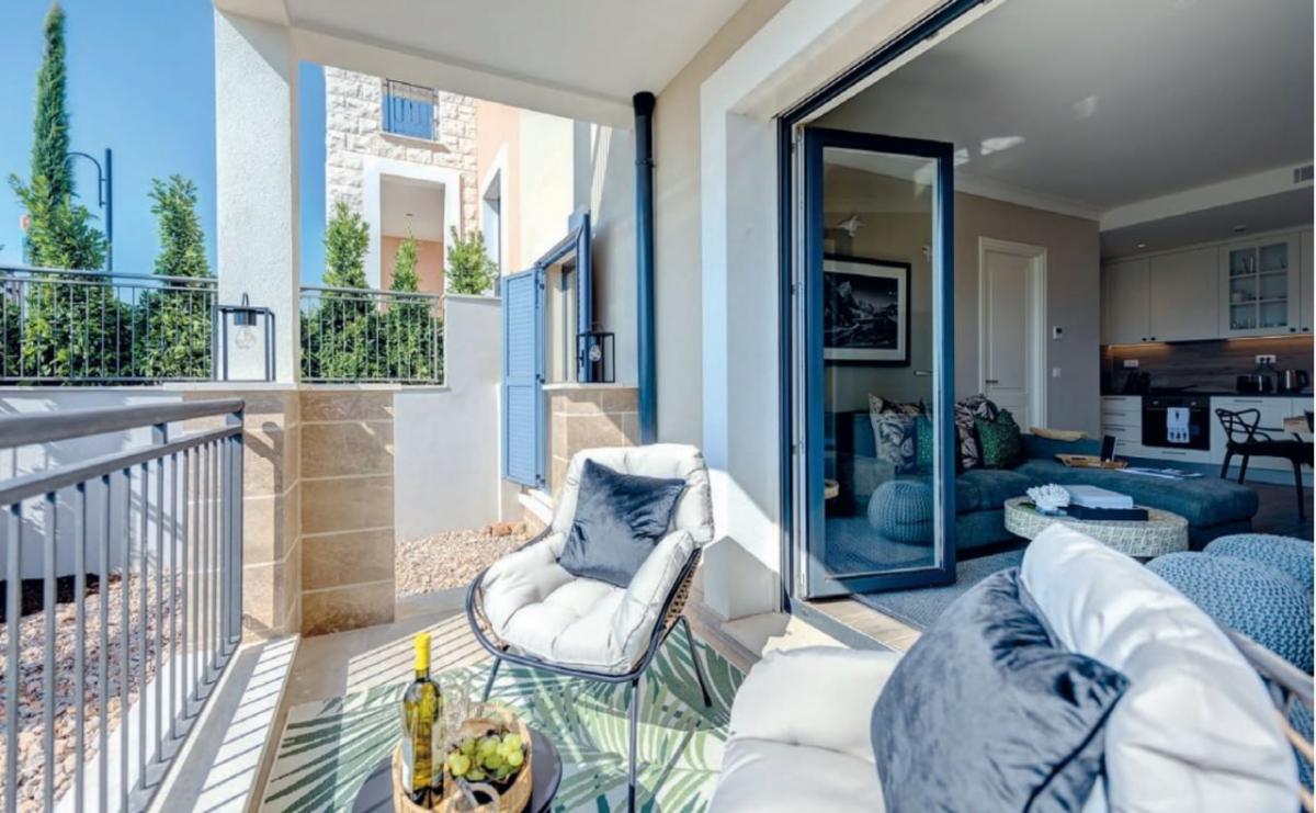 Beautiful one-bedroom apartment in the new Centrale complex, Lustica bay, Tivat 4